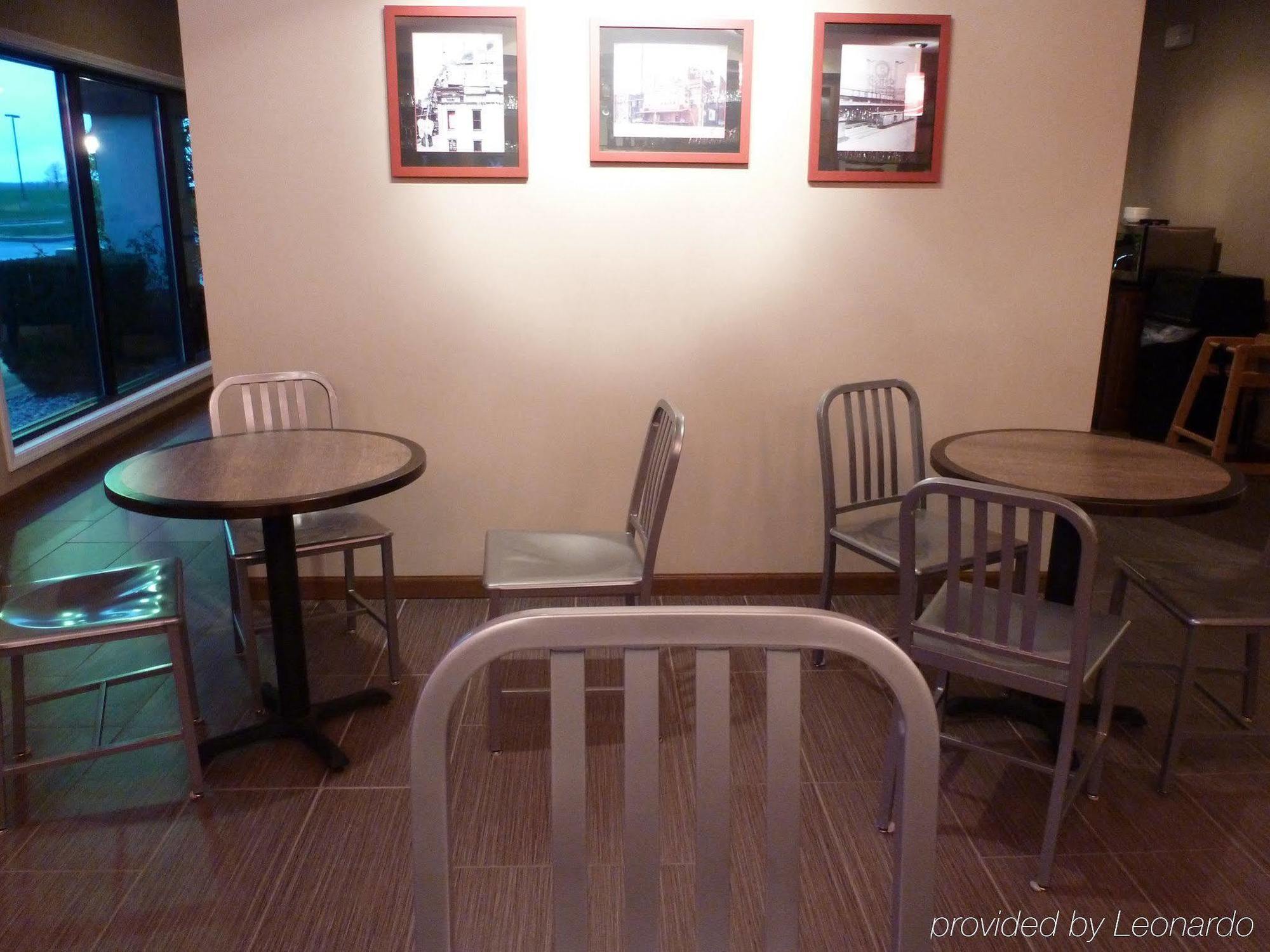 Holiday Inn Express & Suites Evansville North By Ihg Warrenton Restaurant billede